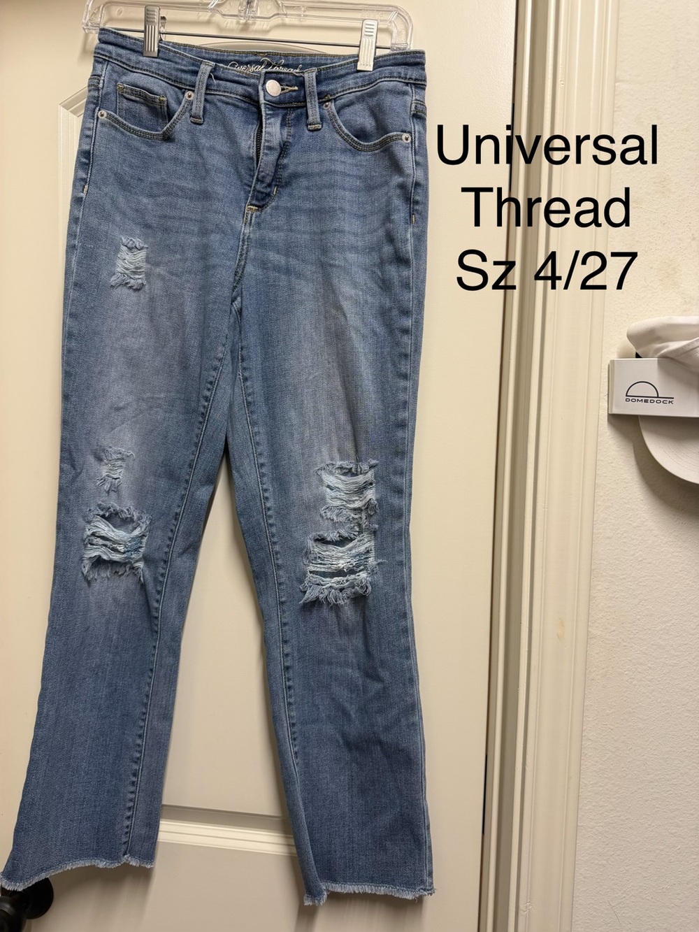 Universal Thread Light Blue Distressed Straight-Leg Jeans